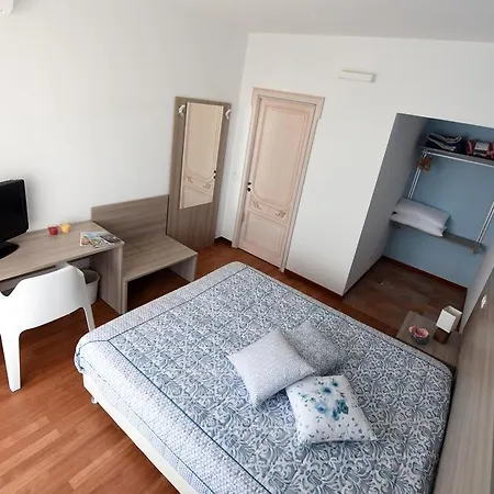 Apartment Central Holiday Homes *